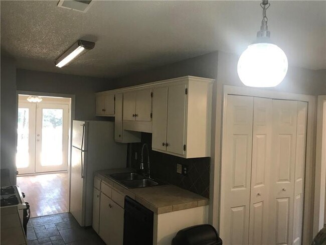 Building Photo - 1661 Grist Mill Dr