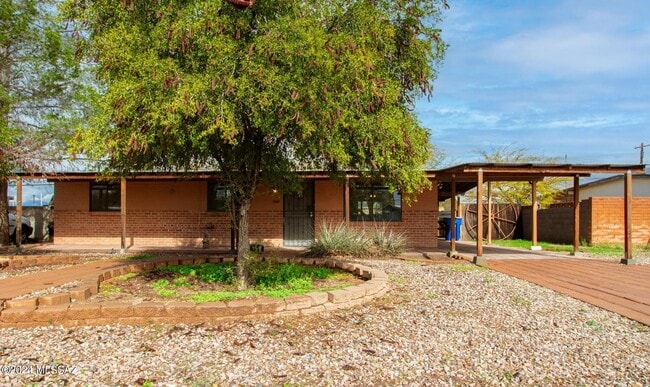 Building Photo - Charming Remodeled 3 Bedroom Brick Home
