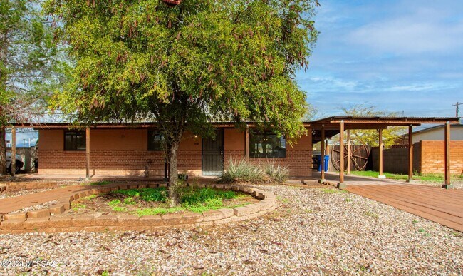 Foto del edificio - Charming Remodeled 3 Bedroom Brick Home