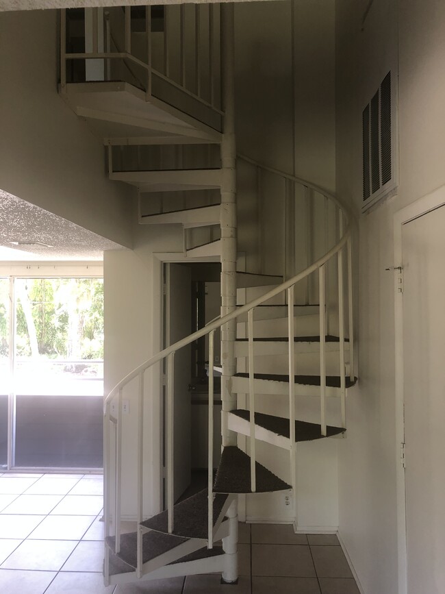 Building Photo - 1937 Panama Dr