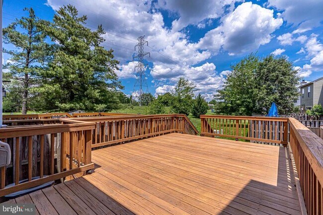 Foto del edificio - 6628 High Valley Ln
