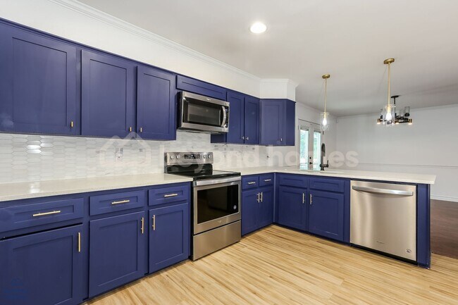 Foto del edificio - Updated 3BR Sherwood Home with Huge Fenced Yard