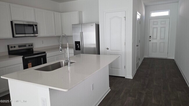 Foto del edificio - 12722 GERONIMO Pl