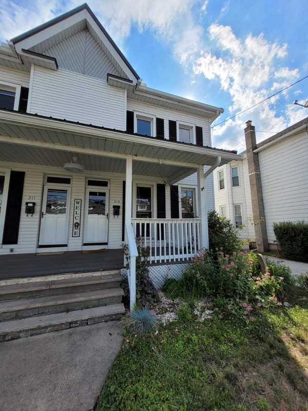 Building Photo - 211-213 Montgomery Ave