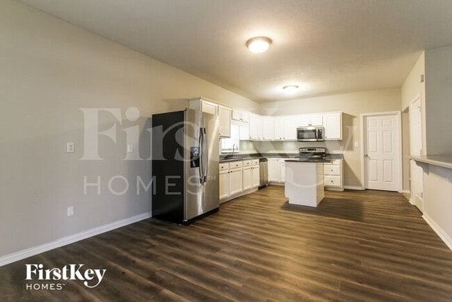 Building Photo - 6403 Pemboke Ct