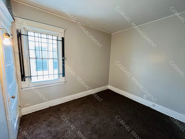 Foto del edificio - 3707-3709 Field St
