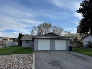 Building Photo - 412 Huber Ct