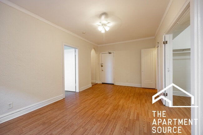 Building Photo - 4829 N Damen Ave