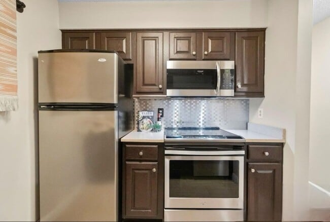 Building Photo - 5011 Sharon Rd