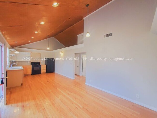 Building Photo - Cozy 2 Bedroom in Chattanooga!