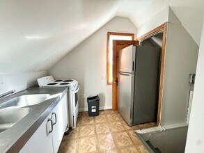 Building Photo - 22 Humphreys St