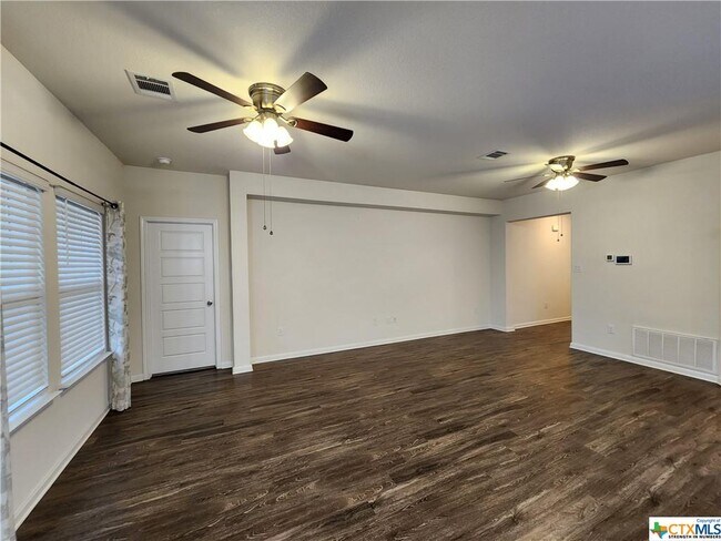 Building Photo - 505 Moonvine Way