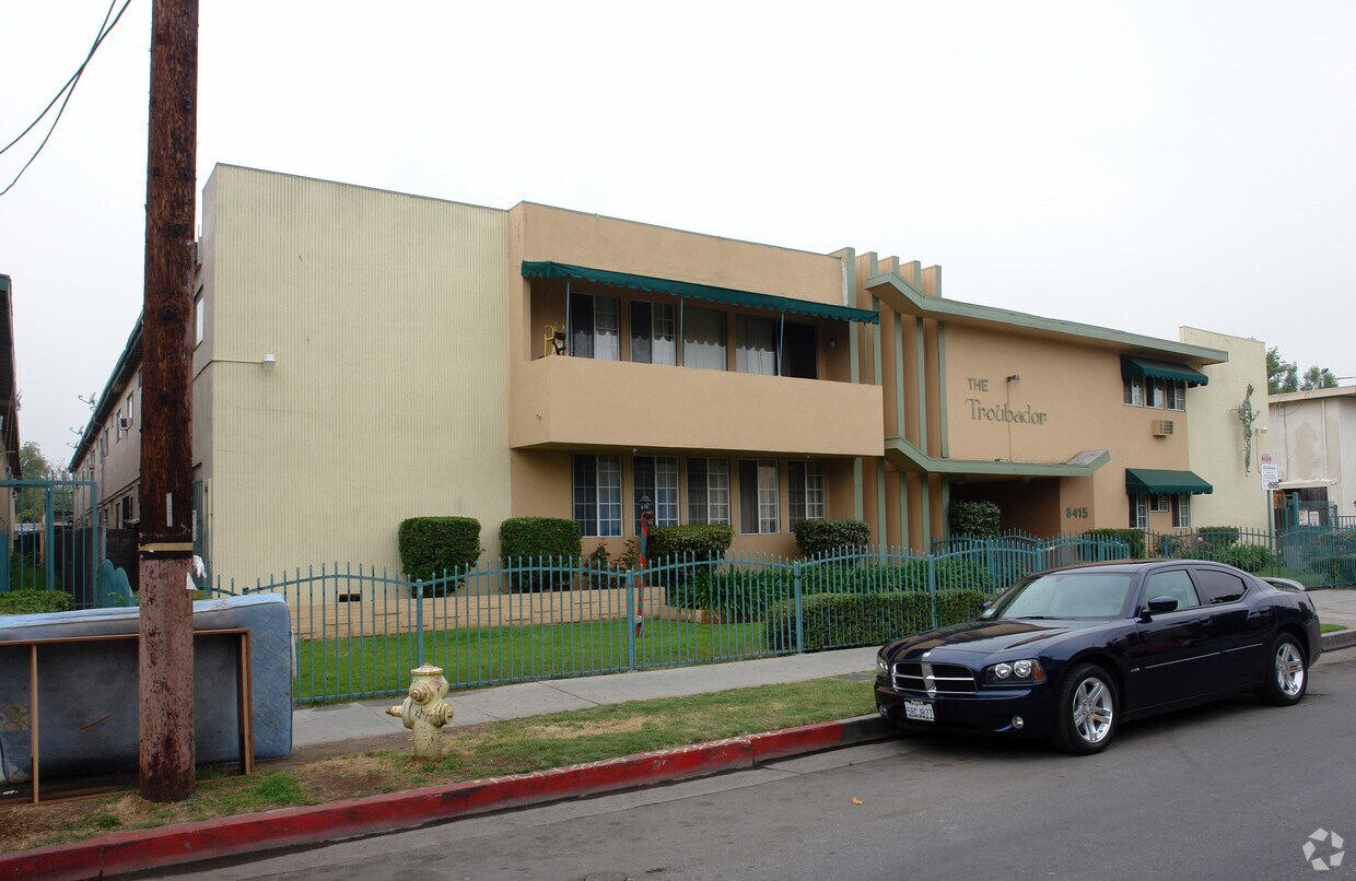 8415 ¡Willis ¡alejado - 8415 Willis Ave