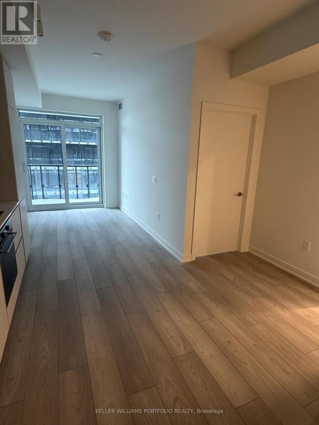 Photo du bâtiment - 110 Broadway Ave