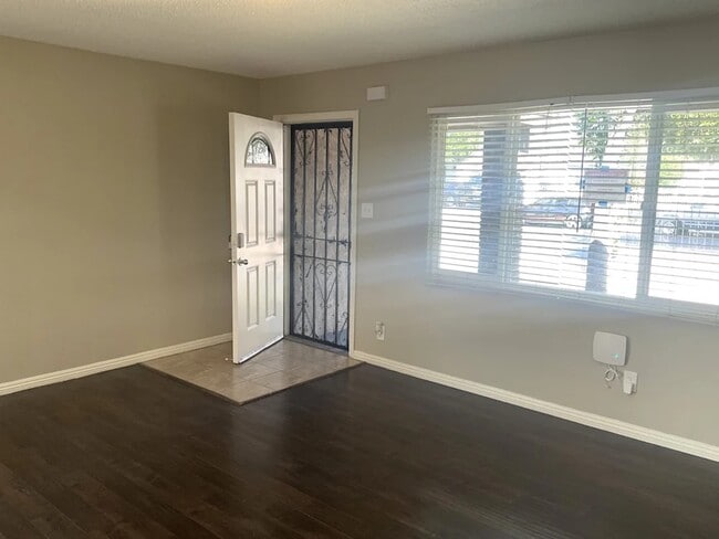 Building Photo - 9234 Kewen Ave