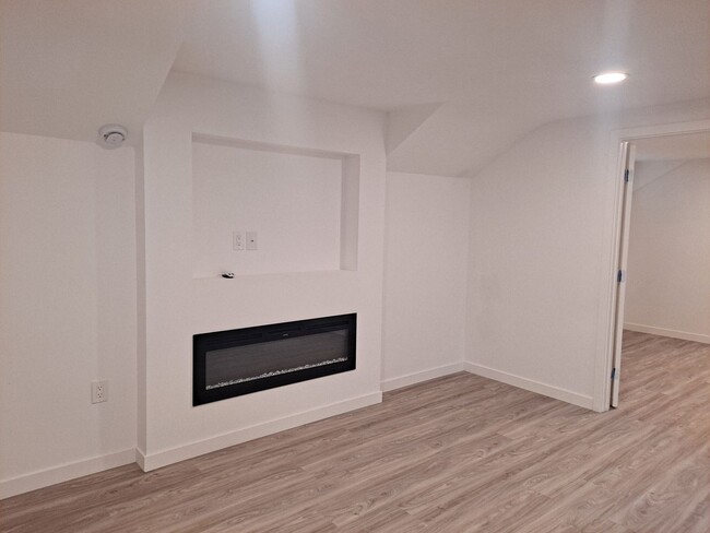 Building Photo - 401-405 Westbourne St