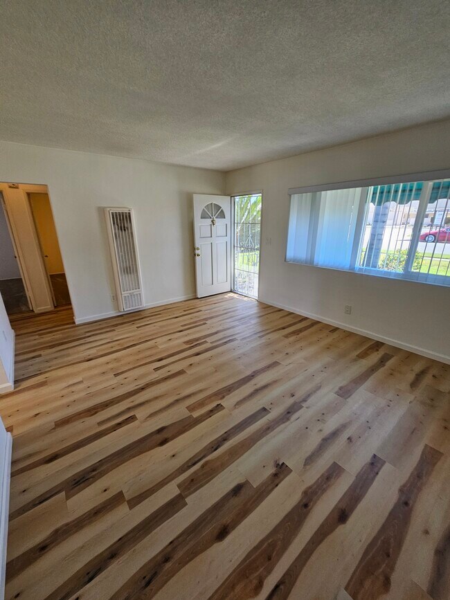Foto del edificio - 13852 Milton Ave