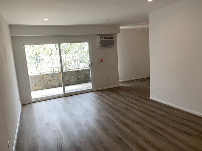 Building Photo - 1223 S Bundy Dr