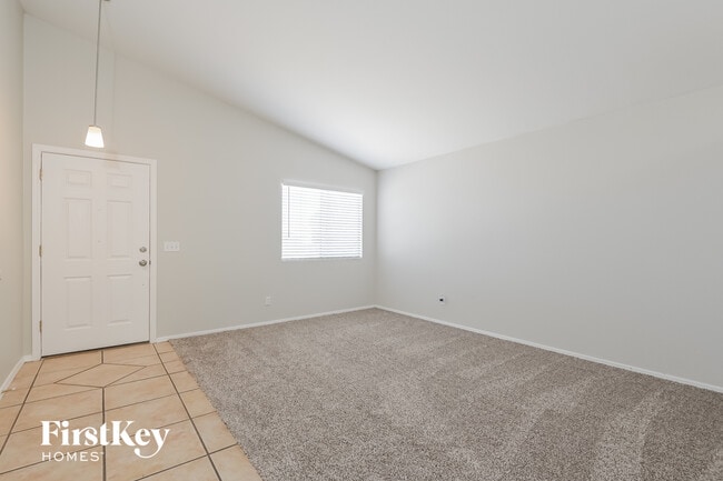 Building Photo - 3054 S Vaughn Dr