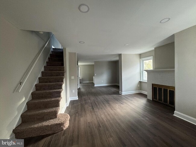 Building Photo - 7250 Radbourne Rd
