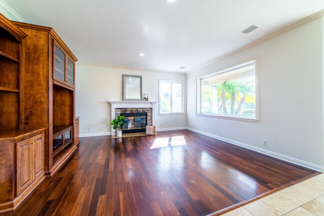Building Photo - 849 Avocado Pl