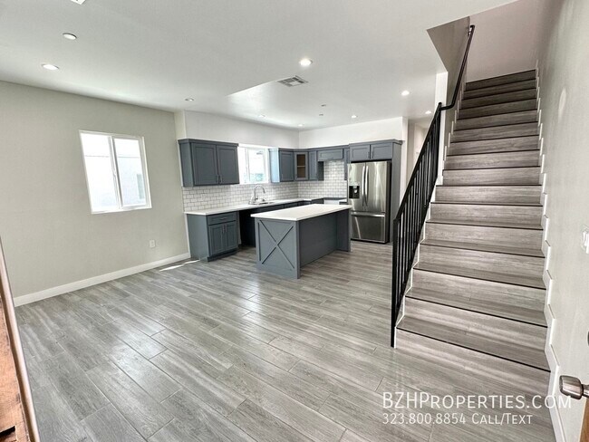 Foto del edificio - Just Finished Construction! 2 Min Walk to ...