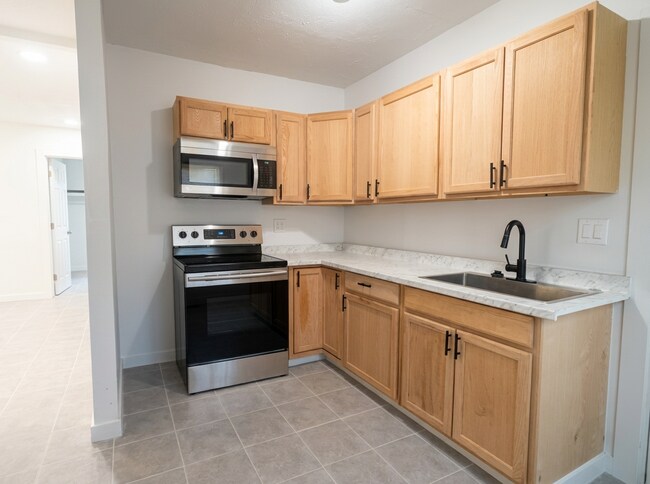Building Photo - 240 1/2 E Beech Ave