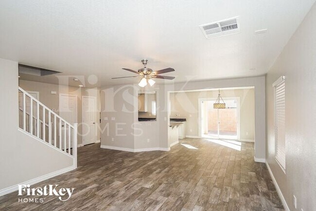 Foto del edificio - 7051 Town Forest Avenue