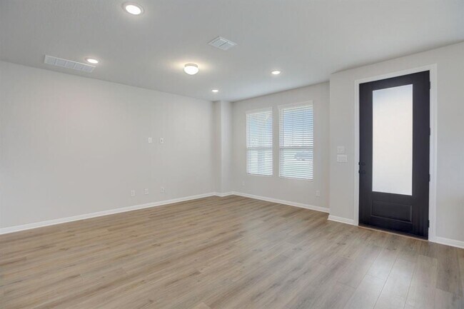 Building Photo - 125 Clemens Dr