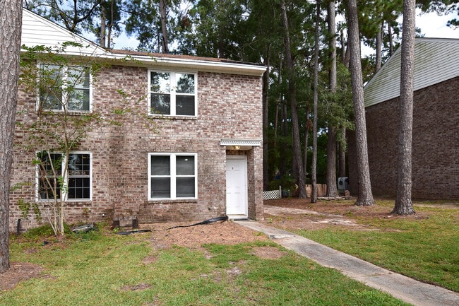 Building Photo - 306 Crestview Dr