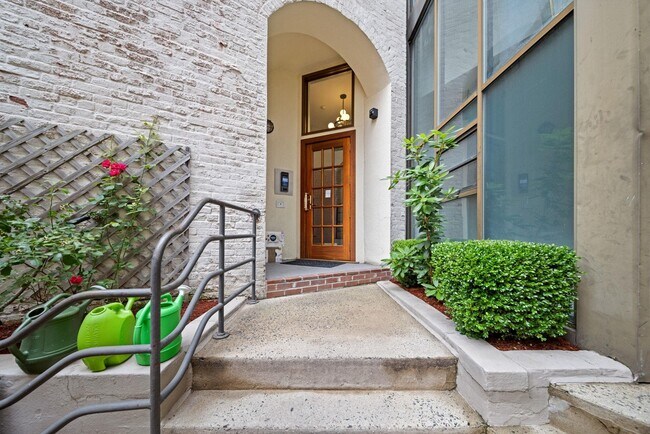 Foto del edificio - 222 Clinton St