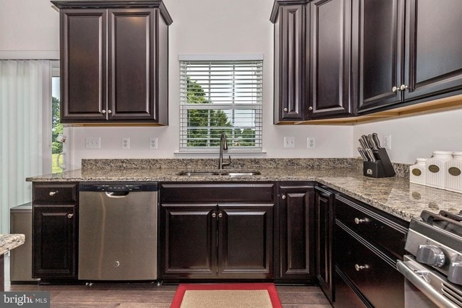 Building Photo - 9738 Dumbarton Dr