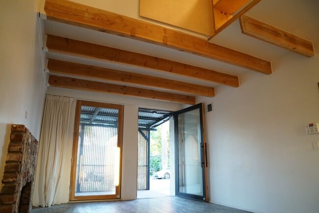 Building Photo - 669 Benson Way