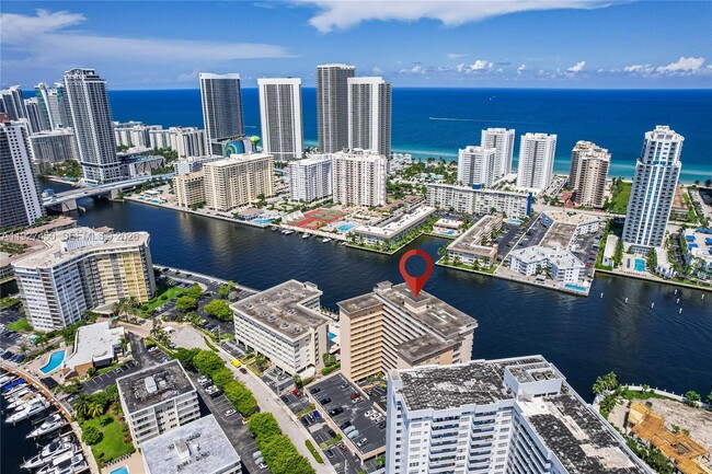 Foto del edificio - 121 Golden Isles Dr