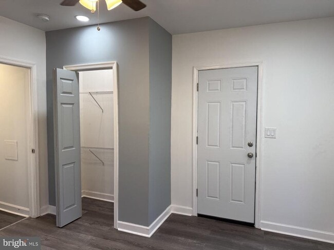 Building Photo - 214 W 8th St