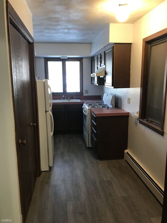 Building Photo - Studio, 1 bath Duplex - 516 3rd St NE