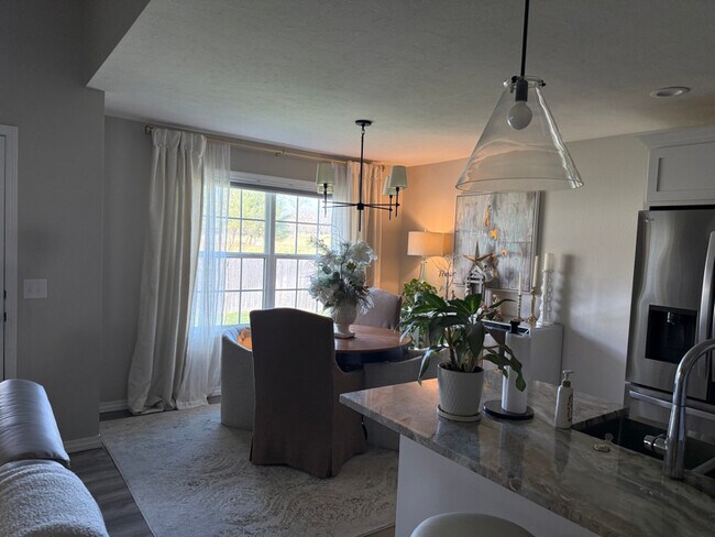 Foto del edificio - 1469 N Lyon Ave