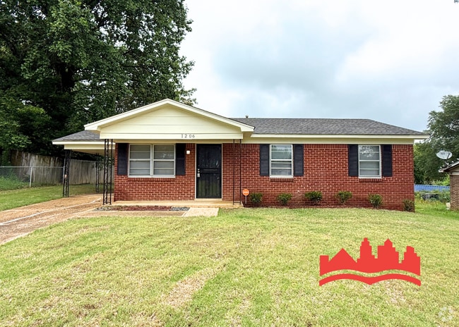 Building Photo - Welcome to this charming 3 bedroom, 1 bath...