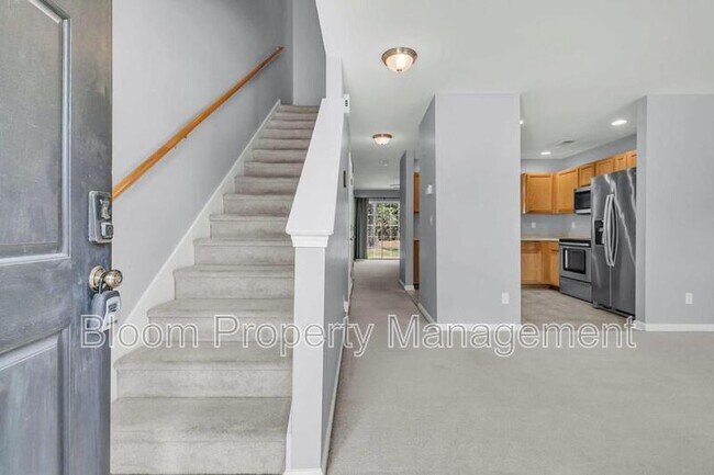 Foto del edificio - 9030 Maple Grove Dr