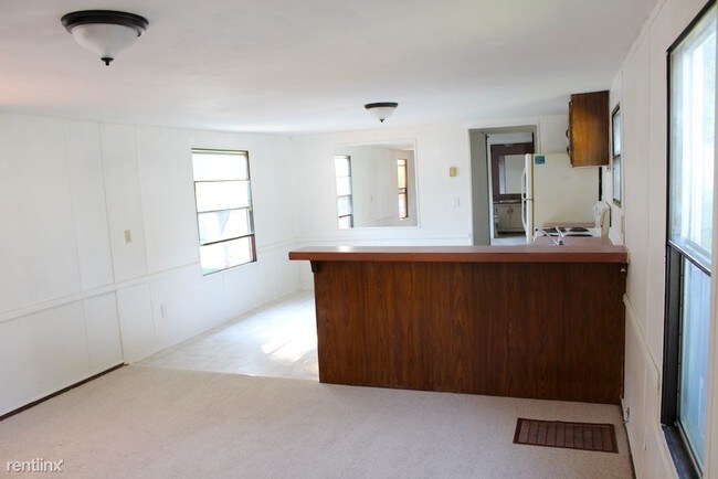 Building Photo - 10 Clover Ln