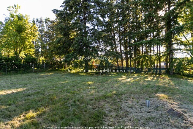 Building Photo - Charming Oregon City Home on 1/2 Acre! Ful...