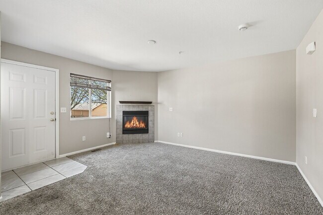 Building Photo - $1,840.95 - 2-bed/2.5-bath Townhome in Longmont