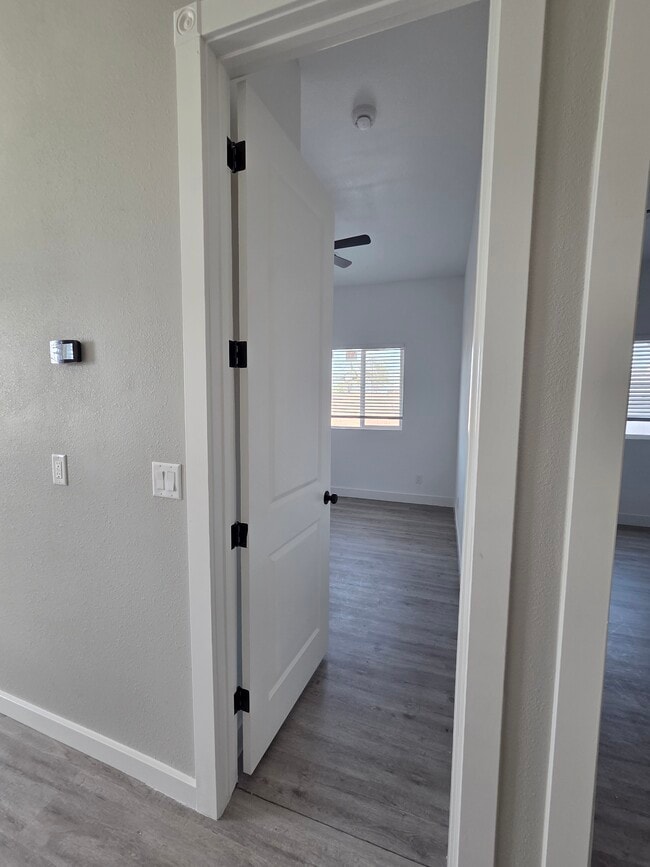 Building Photo - 926 W Estes Way