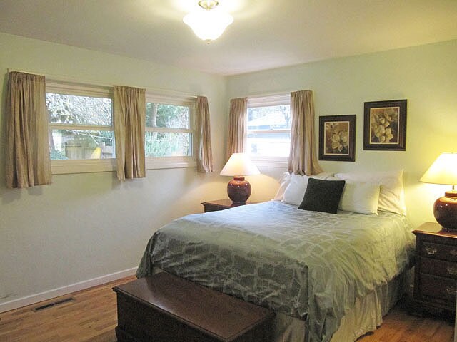 NW Bedroom - 3460 Donald St