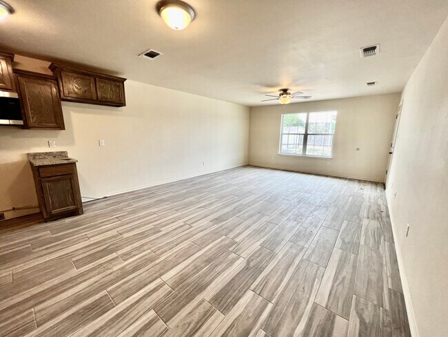 Building Photo - 155 Estella Dr