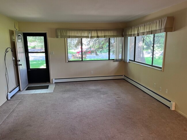 Building Photo - 2600 Parklake Ct