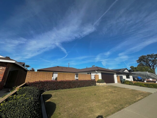 Photo - Spacious 4-bedroom, 2.5-bath Home Fountain Valley