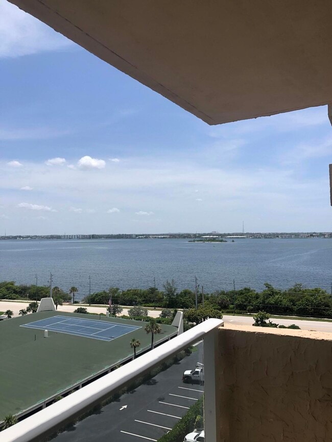 Foto del edificio - 5440 N Ocean Dr