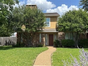 Building Photo - 3302 Wells Dr