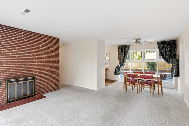 Building Photo - Bright & Comfortable Home with Private Patio and Covered Parking